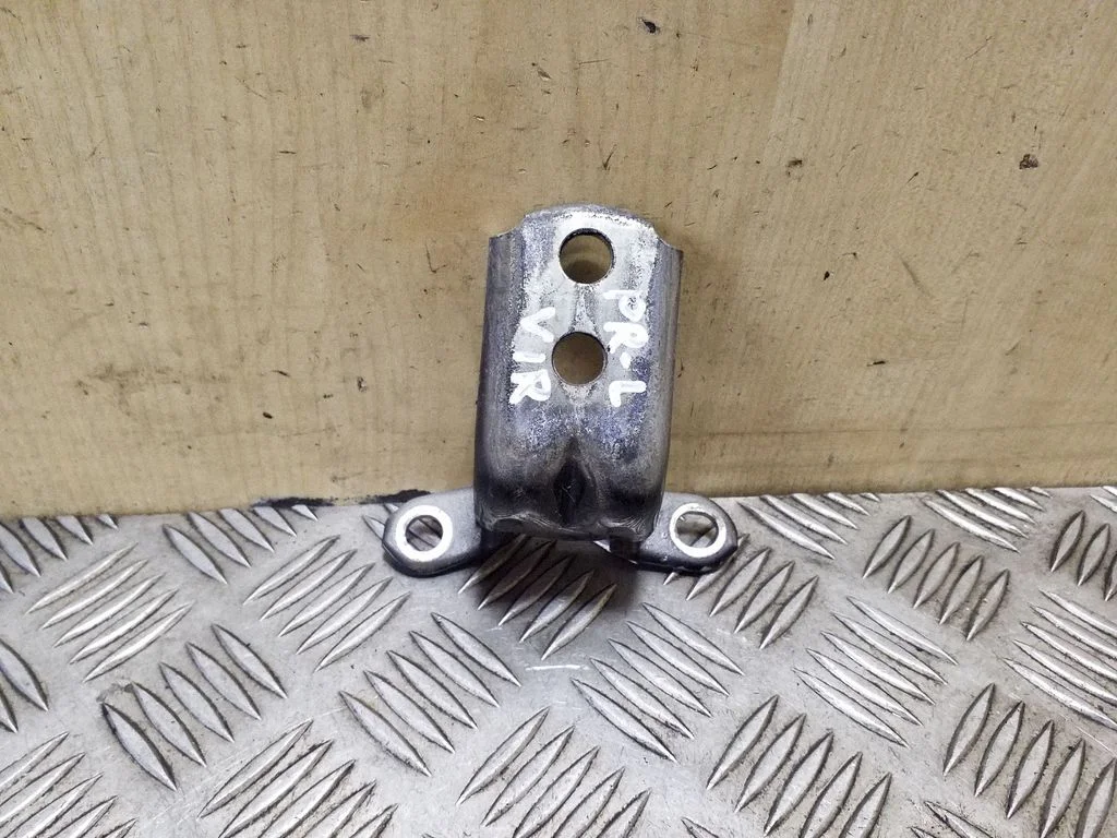 Front door upper hinge – Nissan X-Trail T31 (2007-2014)