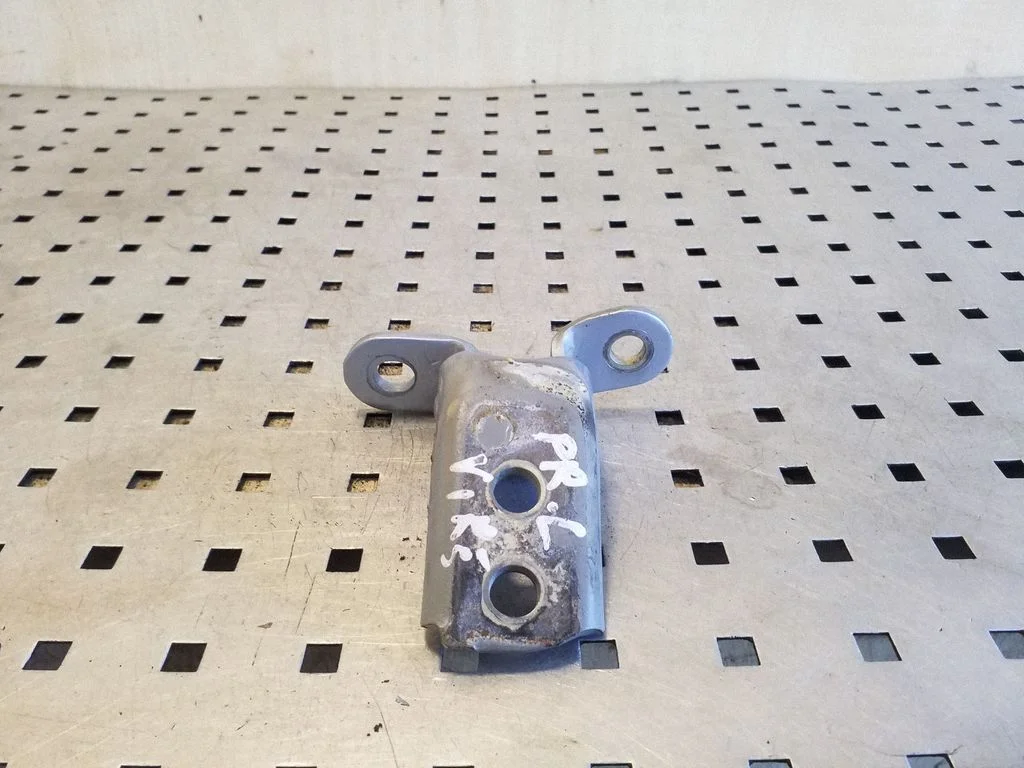 Front door upper hinge – left