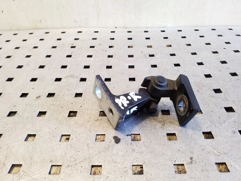 Front door upper hinge 8K0831402D
