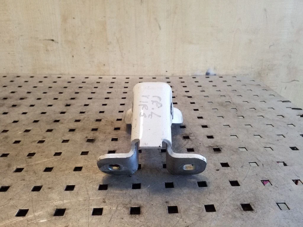 Front door upper hinge GM66380