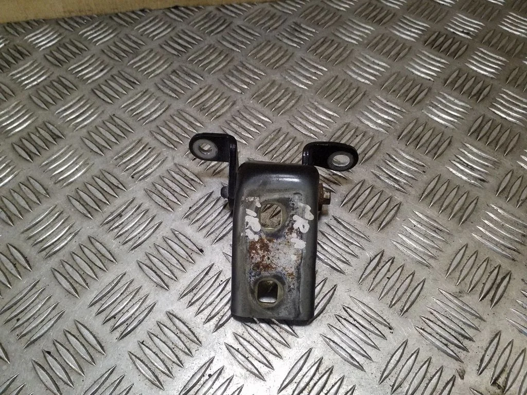 Front door upper hinge A046574