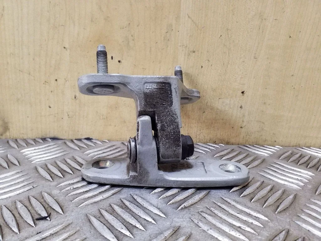 Front door upper hinge – right