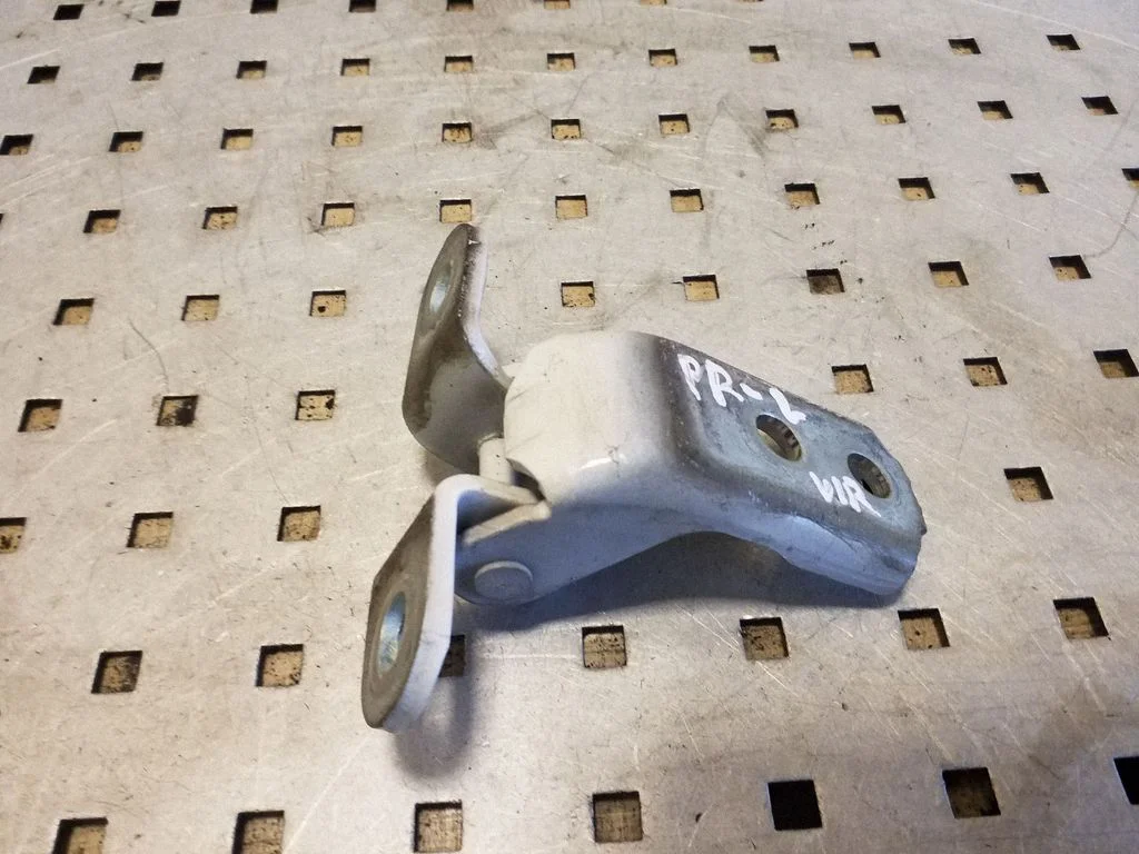 Front door upper hinge – left