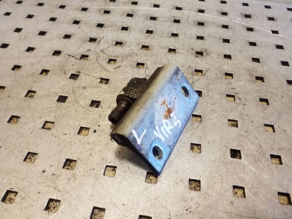 Front door upper hinge – left