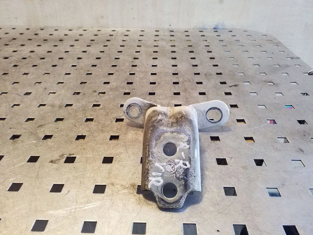 Front door upper hinge – right