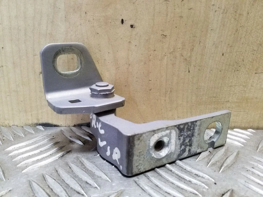 Front door upper hinge AM51U22801AD