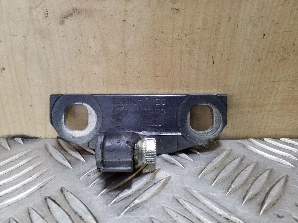 Front door upper hinge – right
