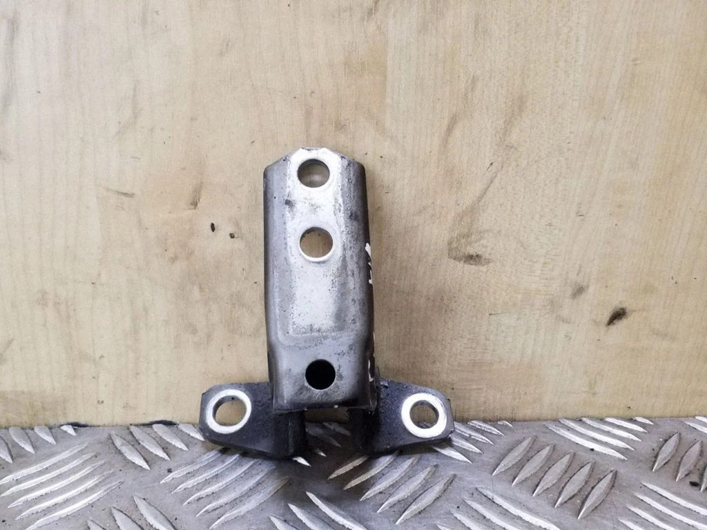 Front door upper hinge – right
