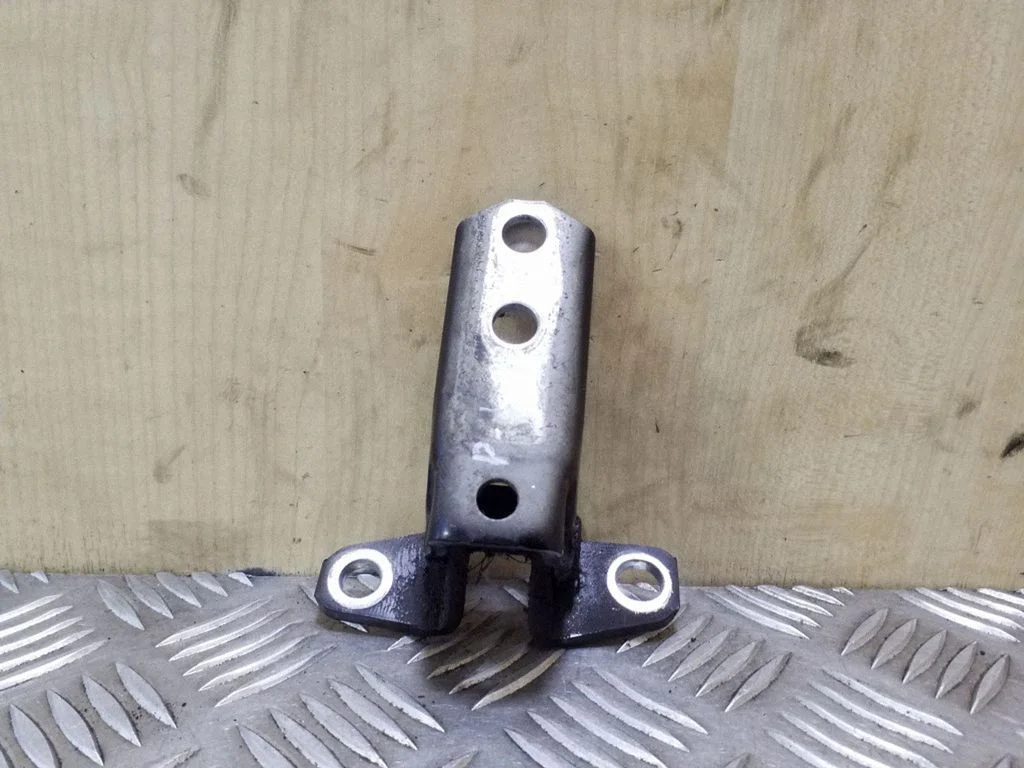 Front door upper hinge – left