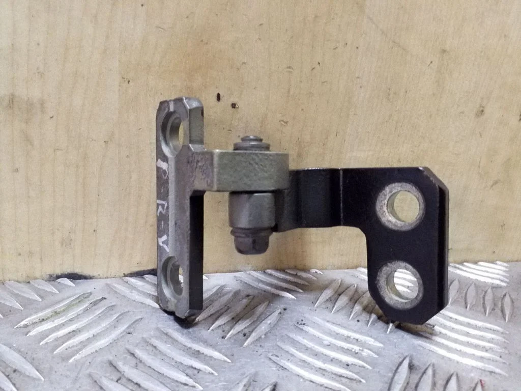 Front door upper hinge 3D4831402A