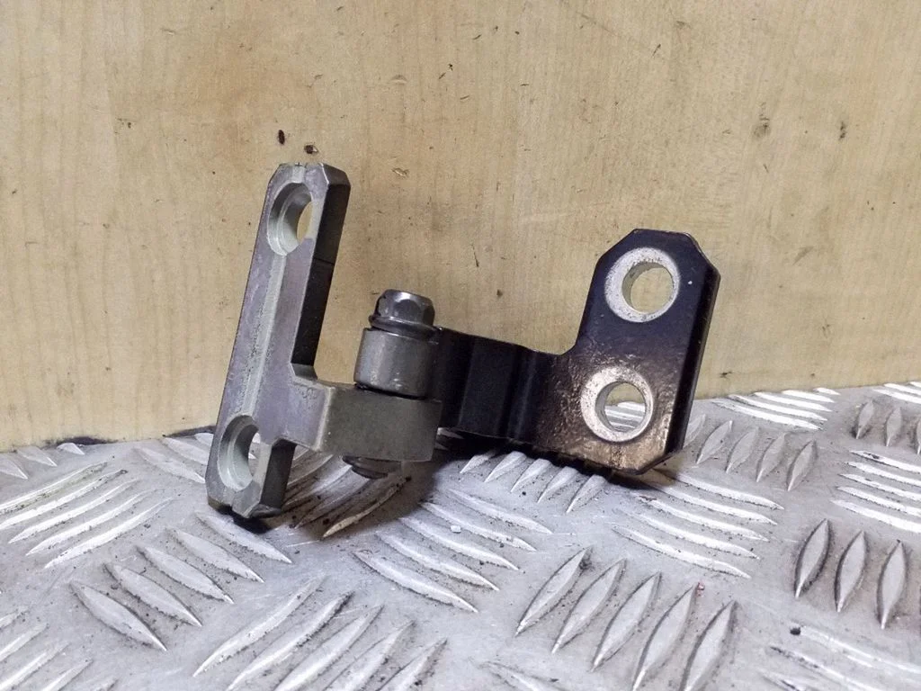Front door upper hinge 3D4831401A