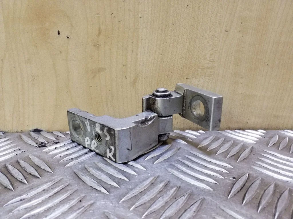 Front door upper hinge – right