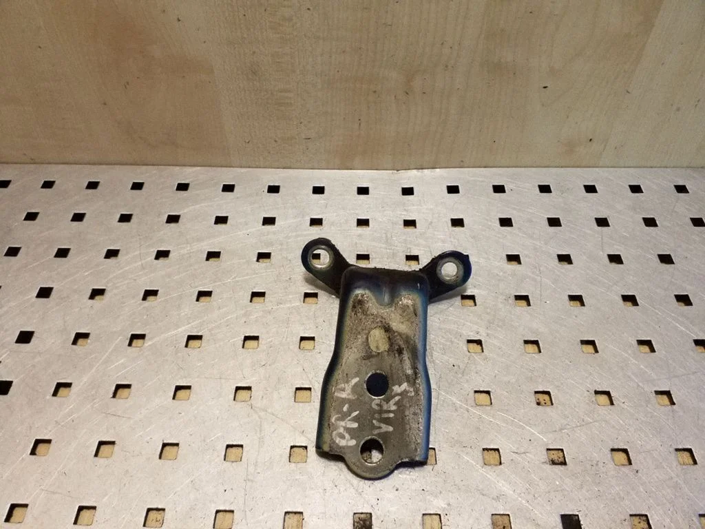 Front door upper hinge – right