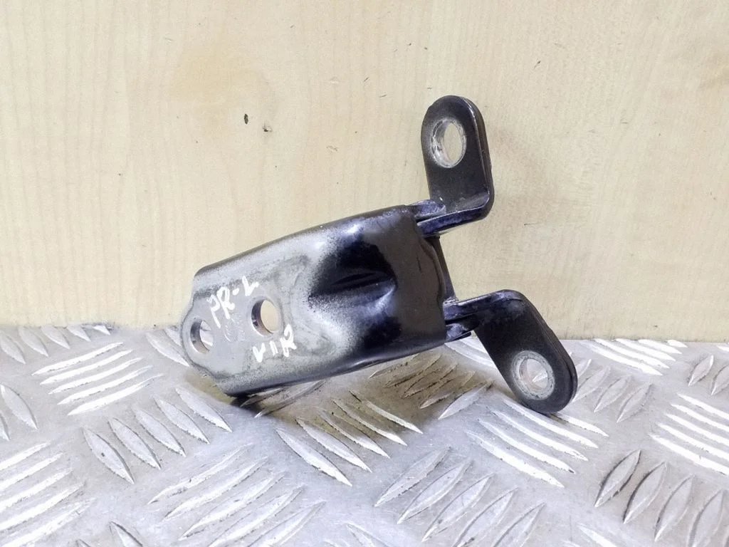Front door upper hinge – left