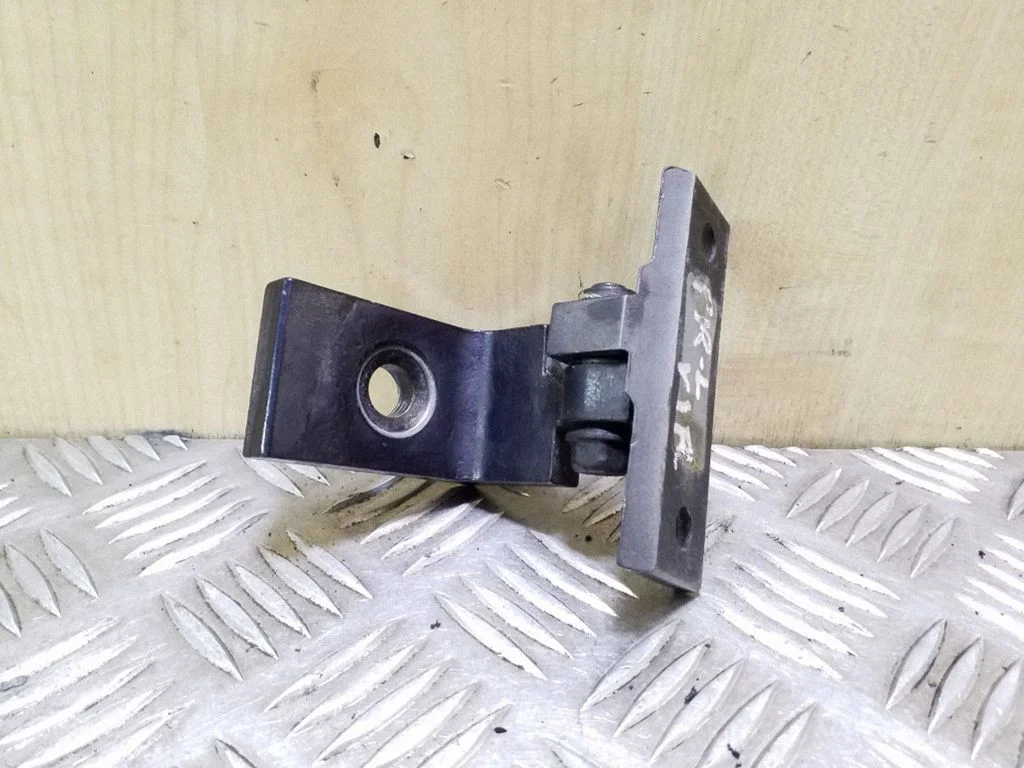 Front door upper hinge 7068073
