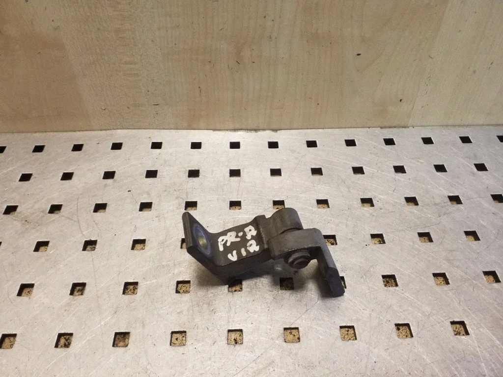 Front door upper hinge 4G0831402A