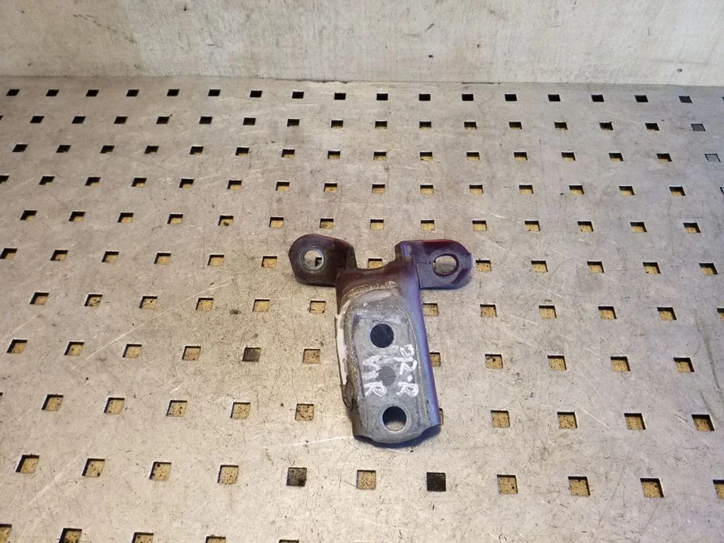 Esiukse ülemine hing – Toyota Land Cruiser (J120) (2002-2009)