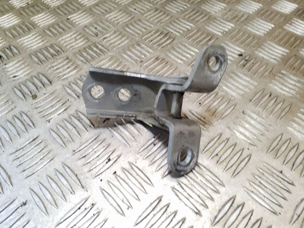 Esiukse ülemine hing – Toyota Yaris (2006-2011)