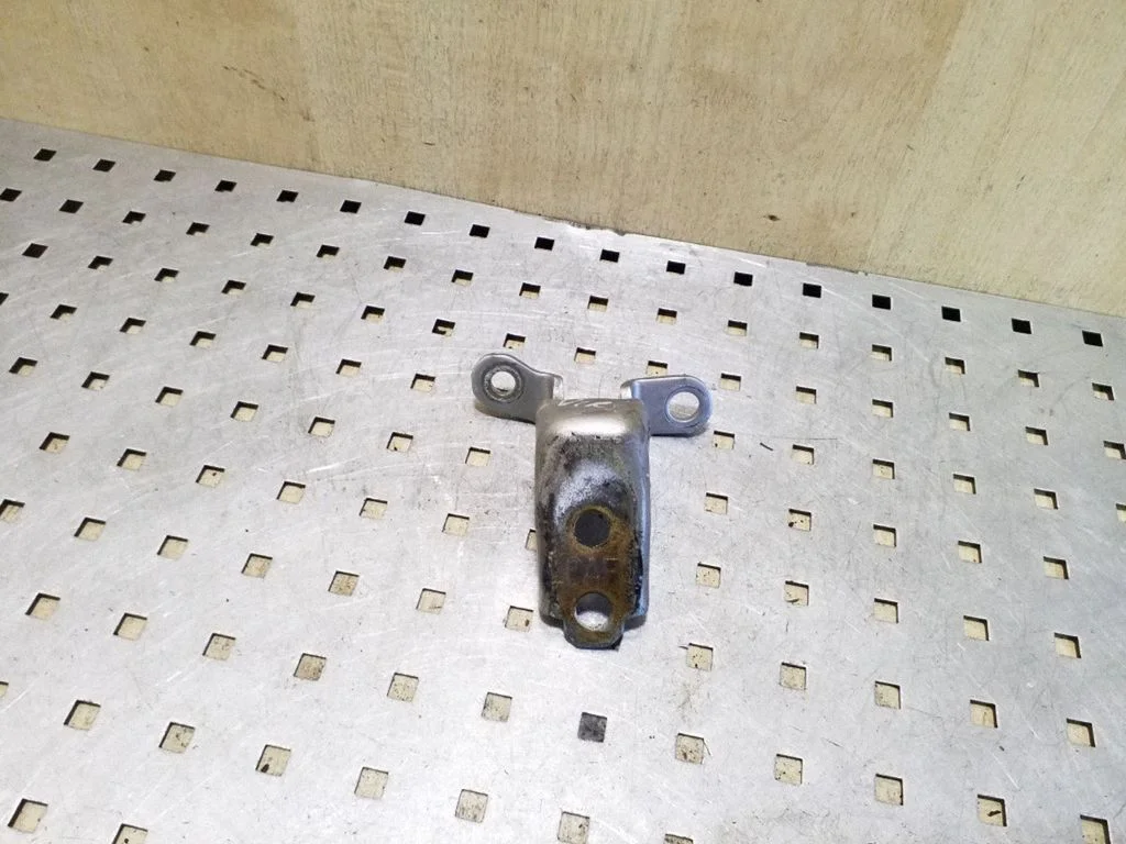 Front door upper hinge – right