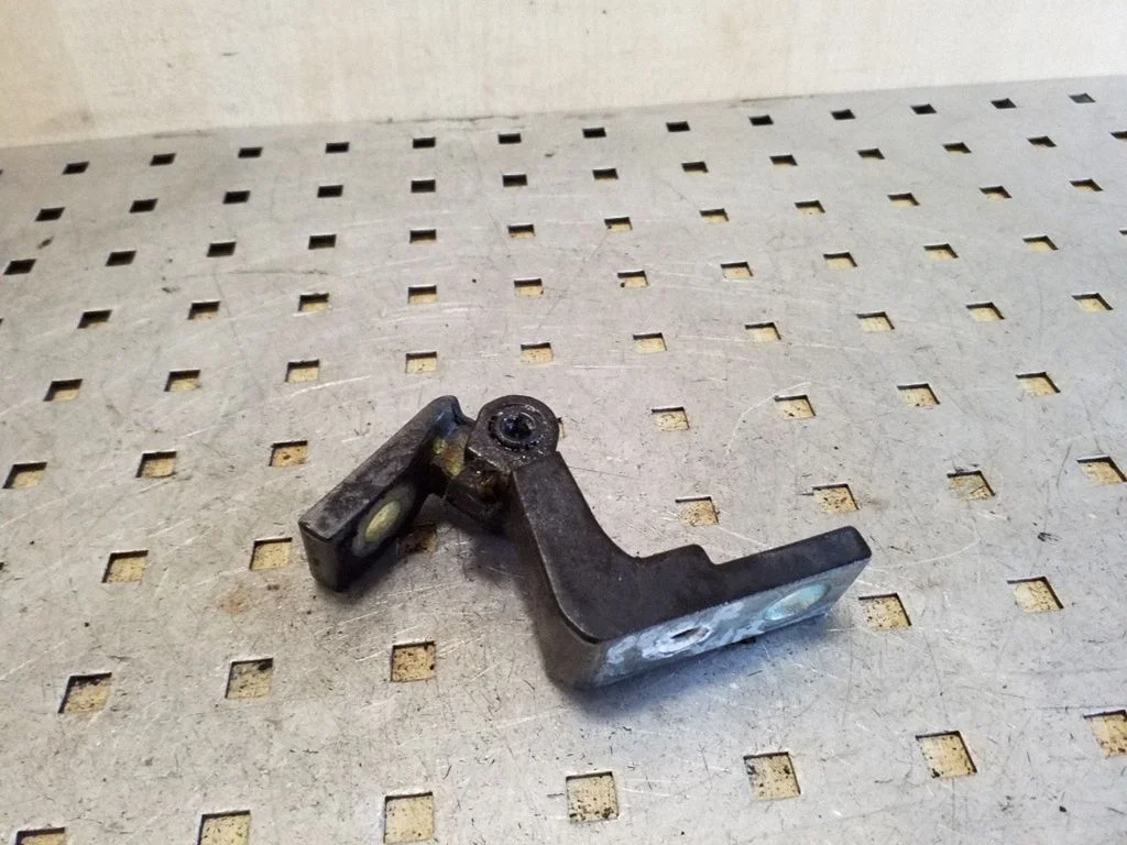 Front door upper hinge – right