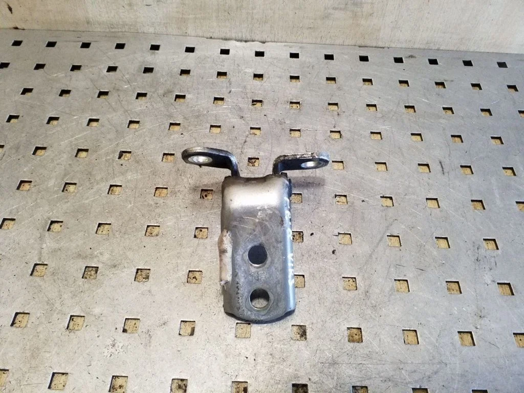 Front door upper hinge – right