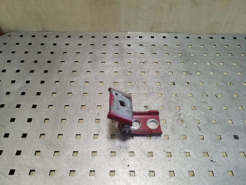 Front door upper hinge – right