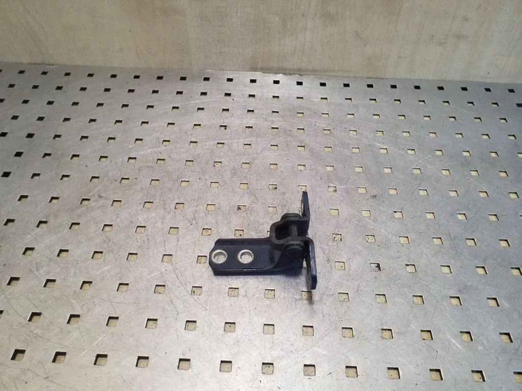 Front door upper hinge – right