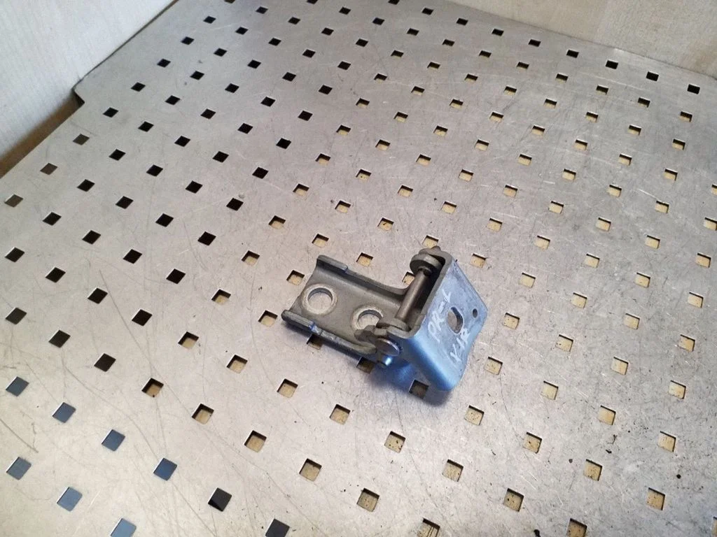 Front door upper hinge – left