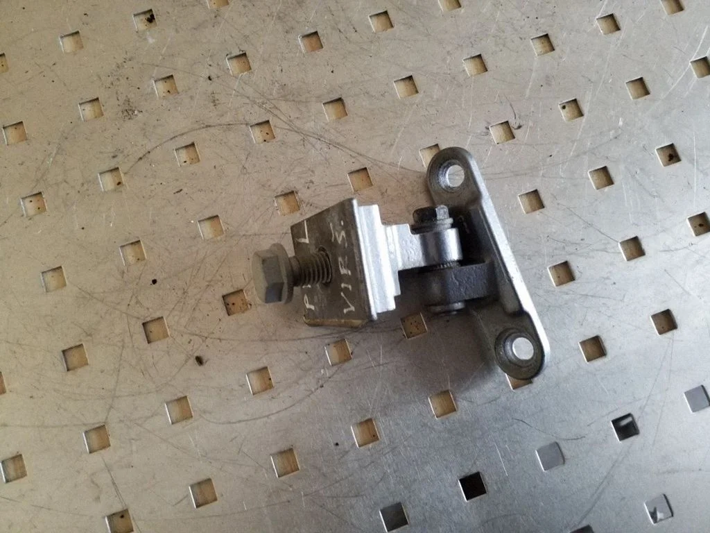 Front door upper hinge 7185617