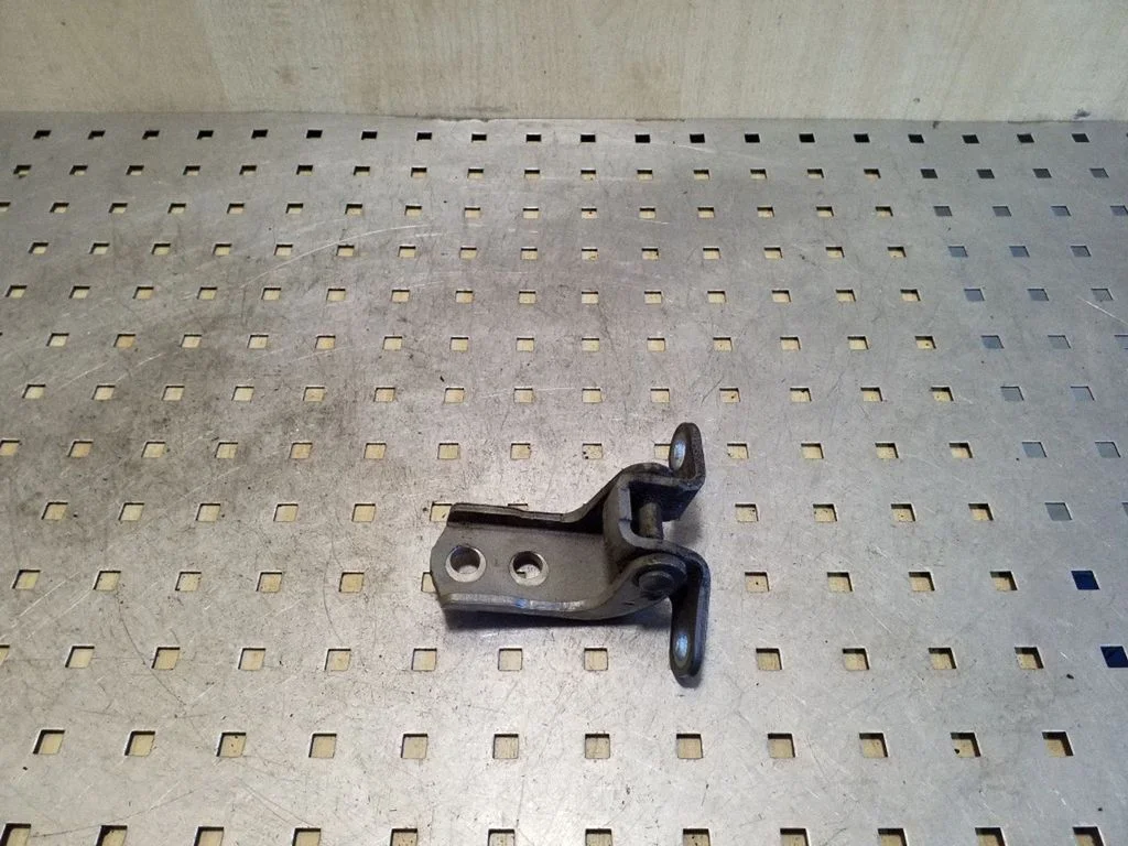 Front door upper hinge – right