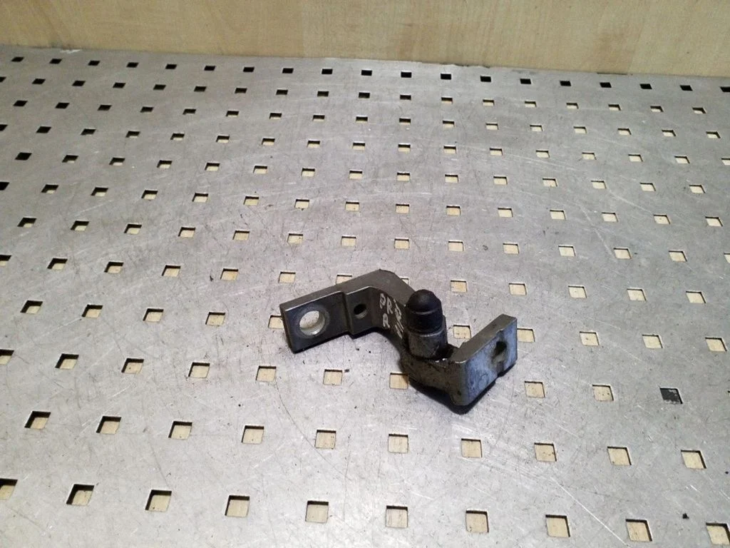 Front door upper hinge – right