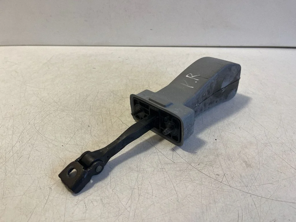 Esiukse avamispiiraja A2477208100