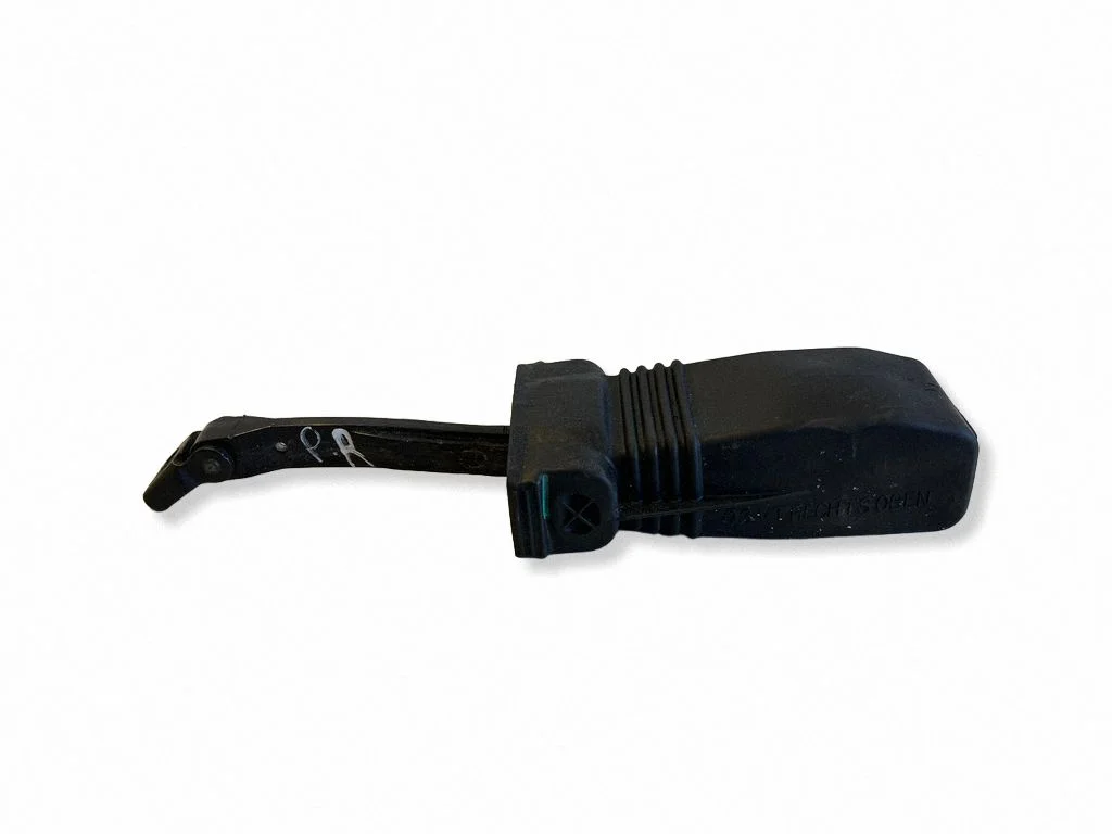 Esiukse avamispiiraja 83A837267