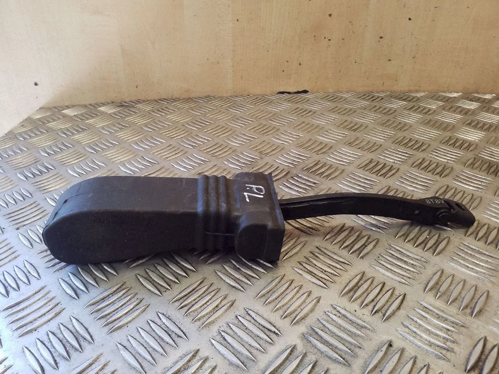 Front door check strap stopper 8T0837267A