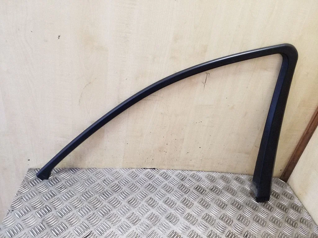 Front door check strap stopper – Mercedes-Benz ML-Class W164 (2005-2011)