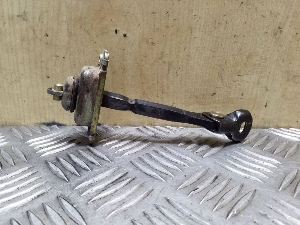 Front door check strap stopper – right