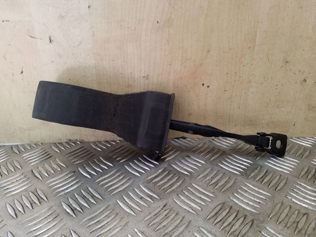 Front door check strap stopper – Volkswagen Passat CC (2008-2016)