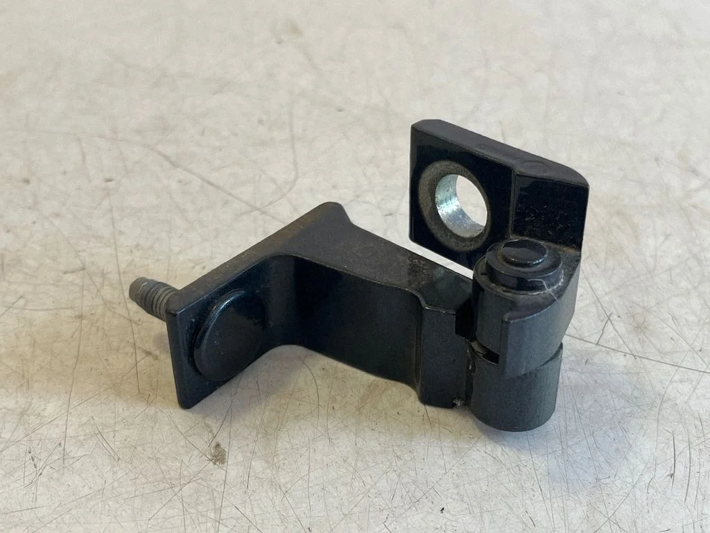 Esiukse alumine hing 80A831404A – Cupra Formentor (2020-)