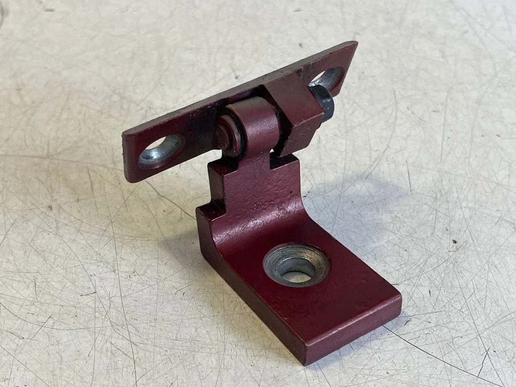 Front door lower hinge – BMW X3 F25 (2010-2017)