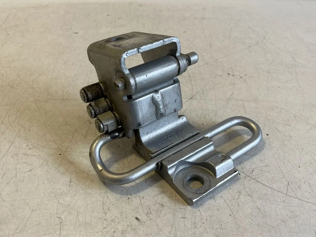 Front door lower hinge 7L0831412A