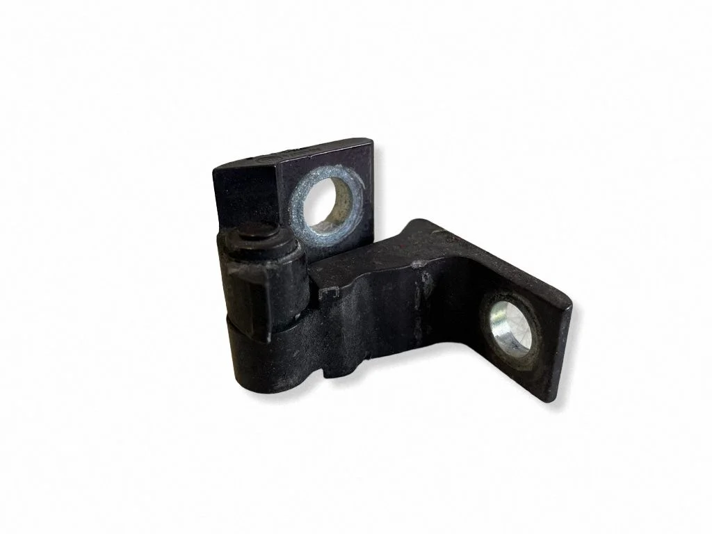 Priekšējā apakšējā eņģe 8X4833406A