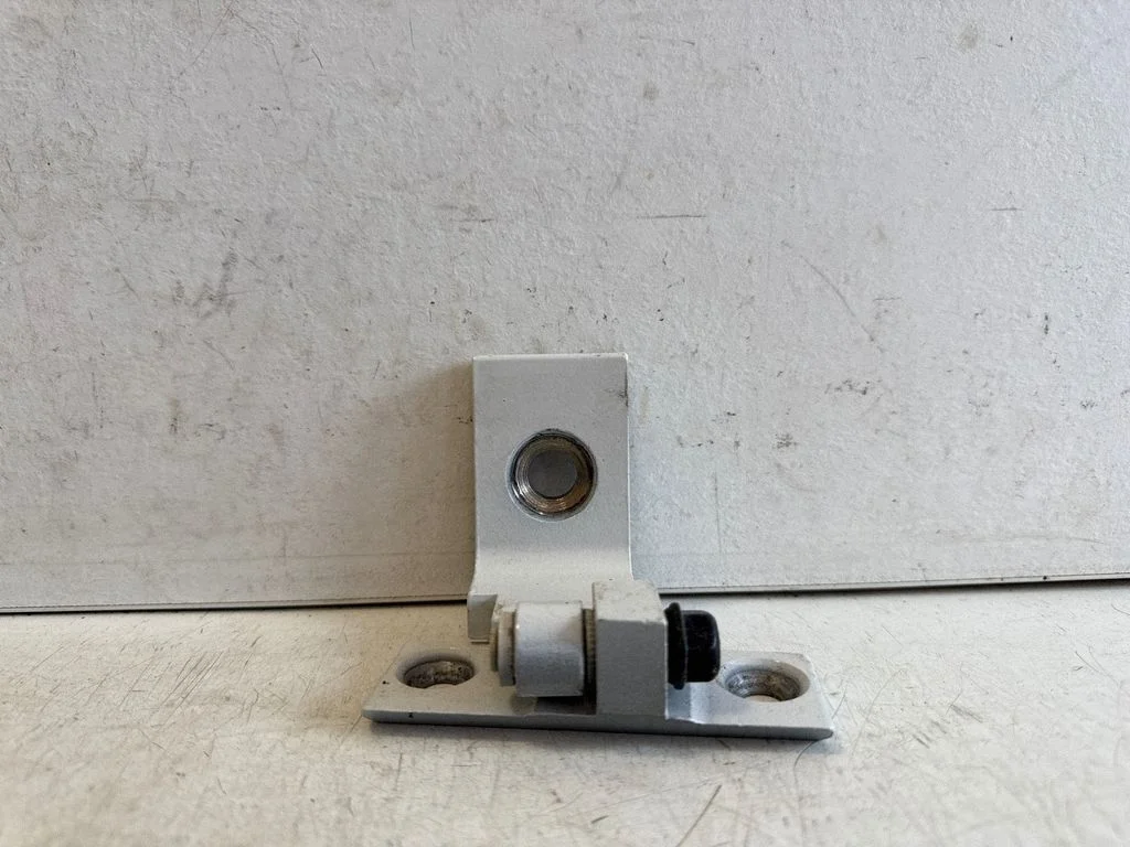 Front door lower hinge – BMW X6M F86 (2015-2018)