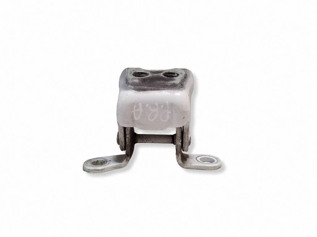 Front door lower hinge – right