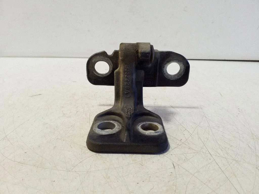 Priekšējā apakšējā eņģe BJ32228A