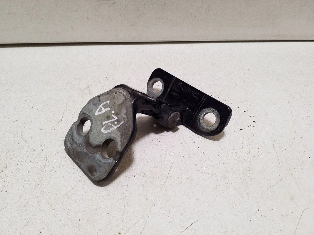 Priekšējā apakšējā eņģe BJ32228A65CB