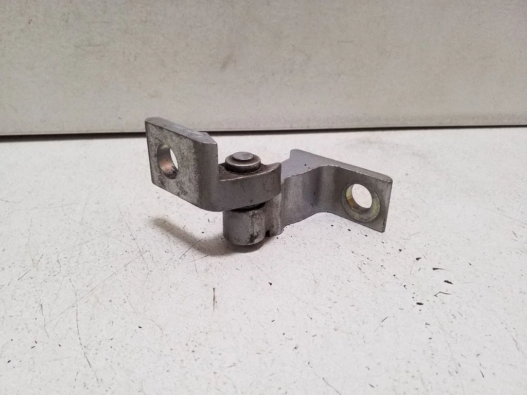 Front door lower hinge 8X0831404E