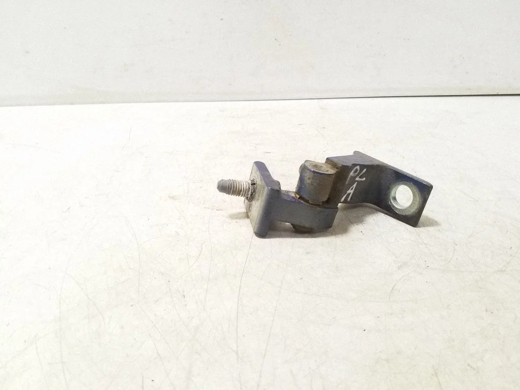 Esiukse alumine hing 8K0831401B