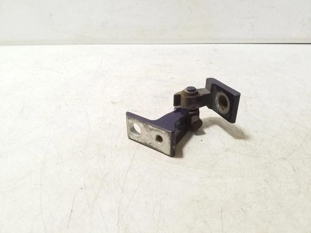 Esiukse alumine hing 8K0831402B