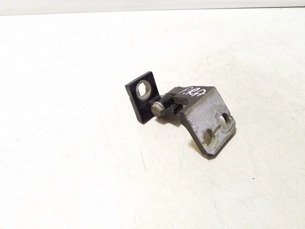 Front door lower hinge – right