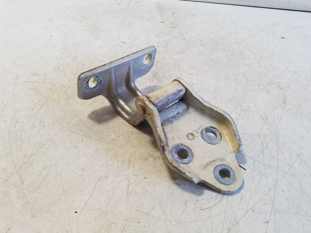 Esiukse alumine hing 56087 – Iveco Daily 5th gen (2011-2014)